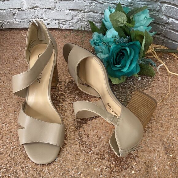 Bella Vita Korrine Women's Block Heel Sandals  9.5 - Picture 3 of 5